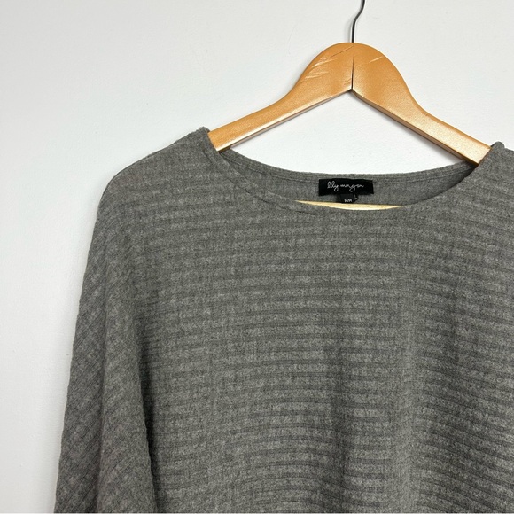 Lily Morgan light grey knit pullover. - Picture 2 of 6
